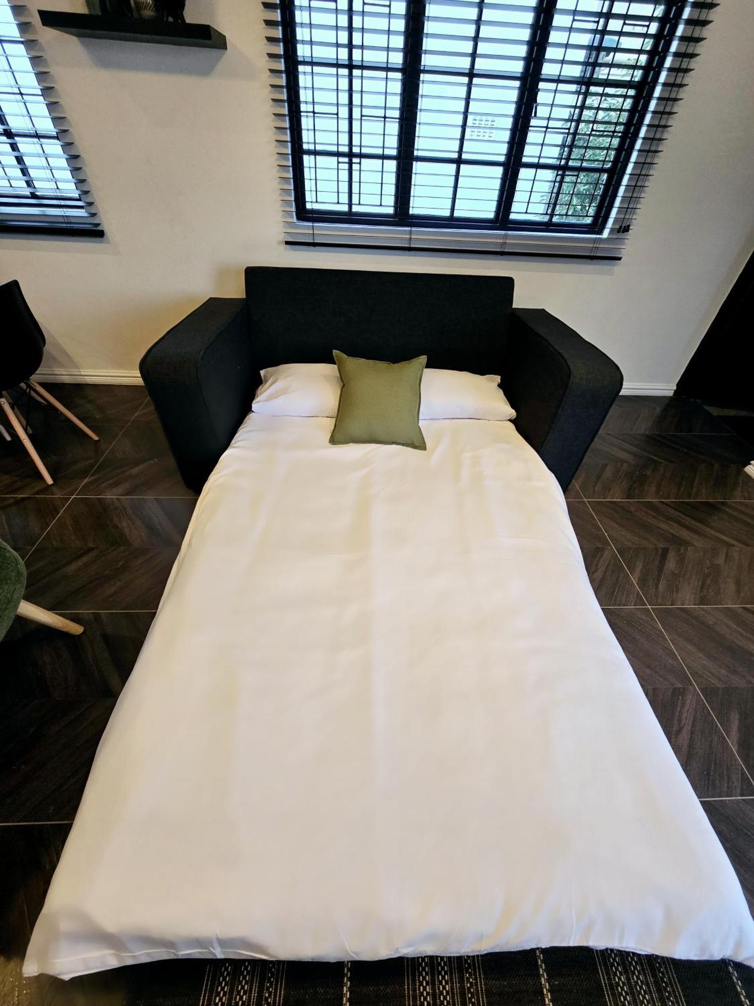 Hampton Collection Avenues - Urban 4 Sleeper * Durban