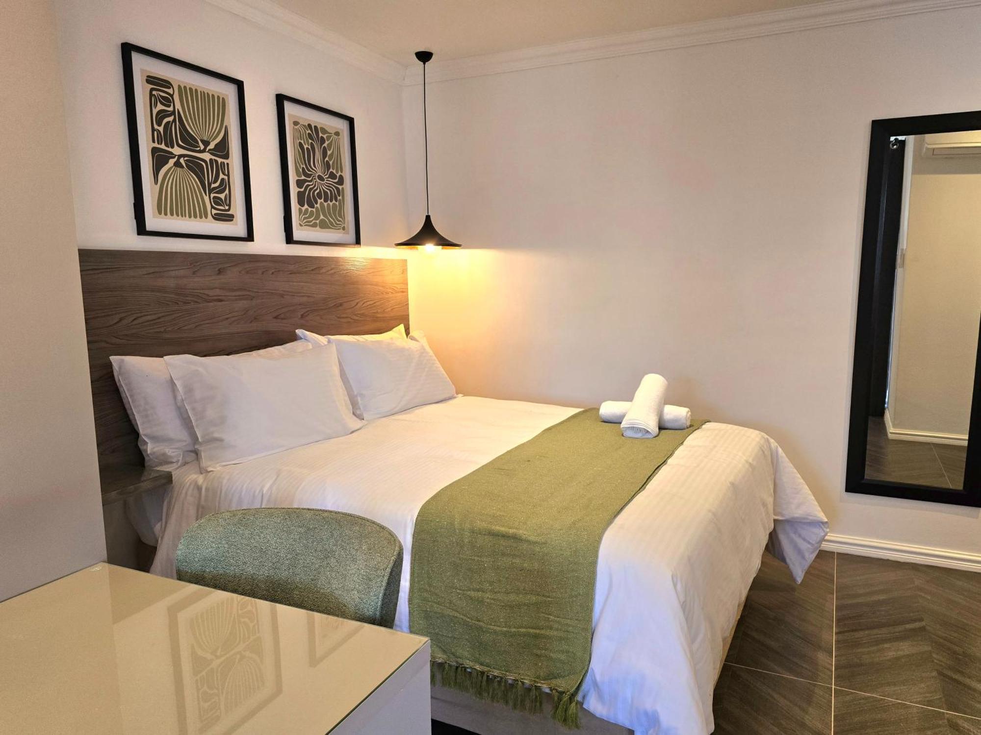 Hampton Collection Avenues - Urban 4 Sleeper Appartement Durban